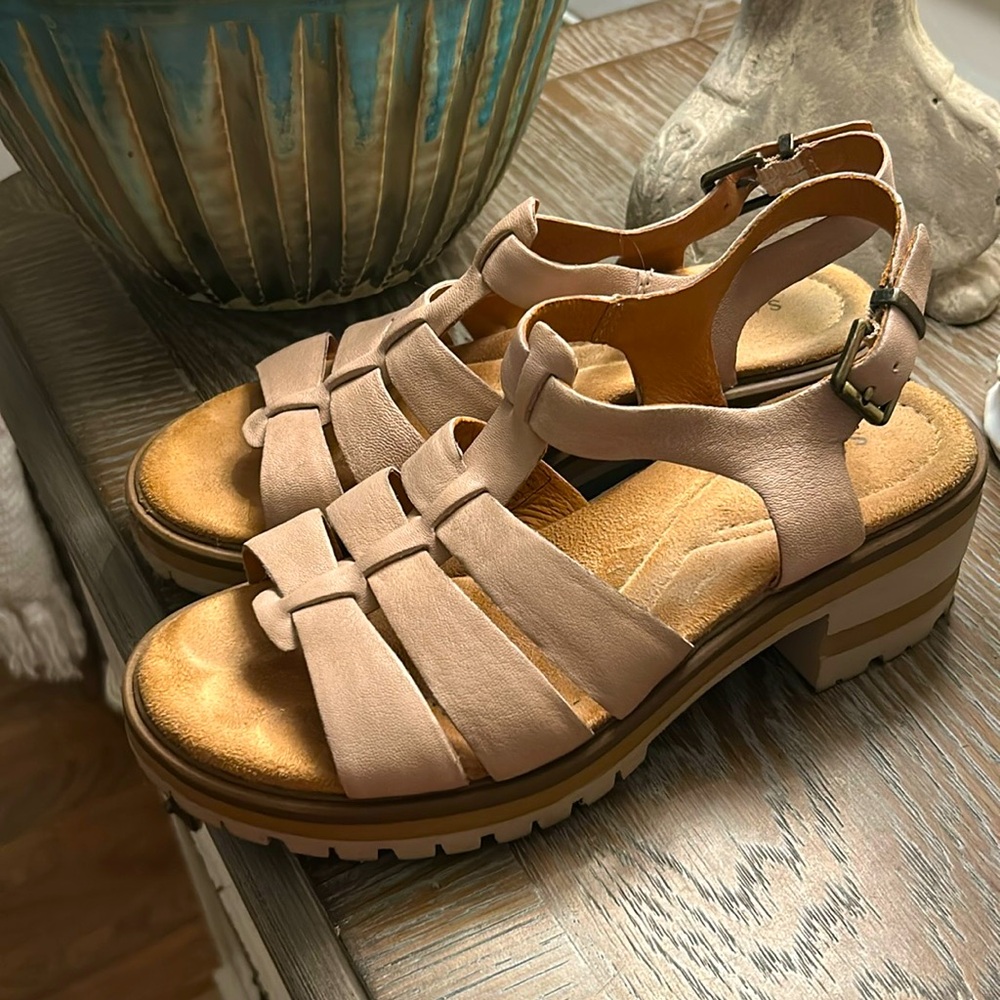 Salvia leather lug sole sandal